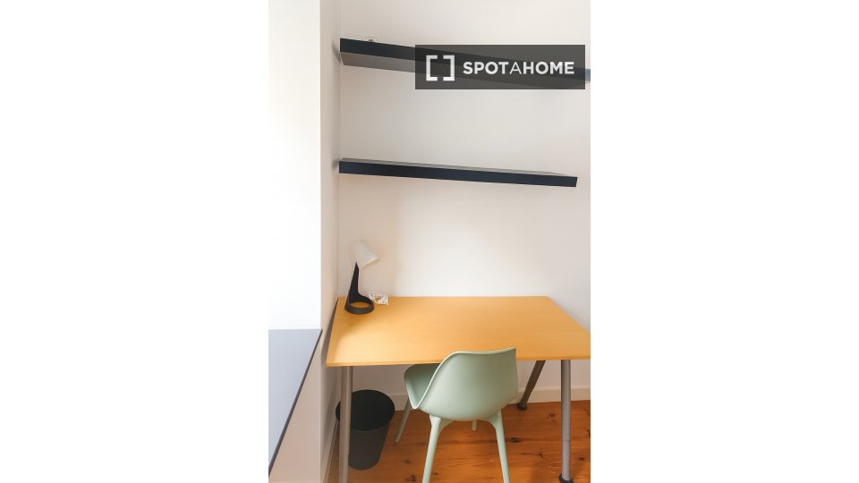 Double room Lisbon, 2 beds — photo 46