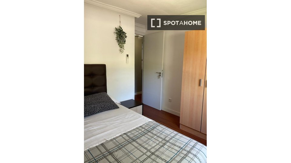 Double room Madrid, 3 beds — photo 15