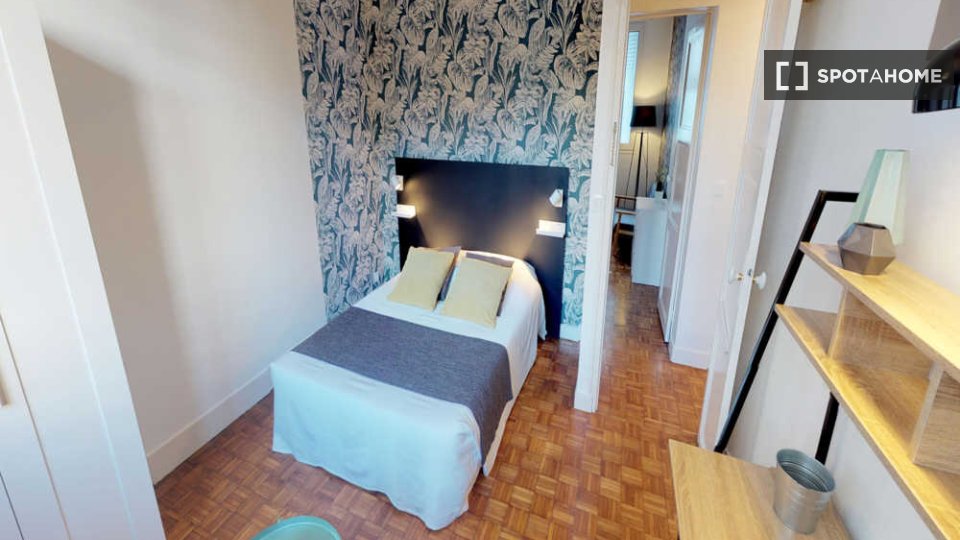 Double room Paris, 5 beds, 80m² — photo 7