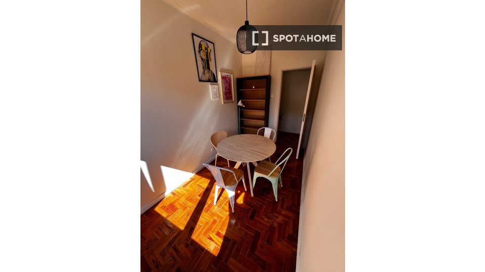 Double room Lisbon, 4 beds — photo 11