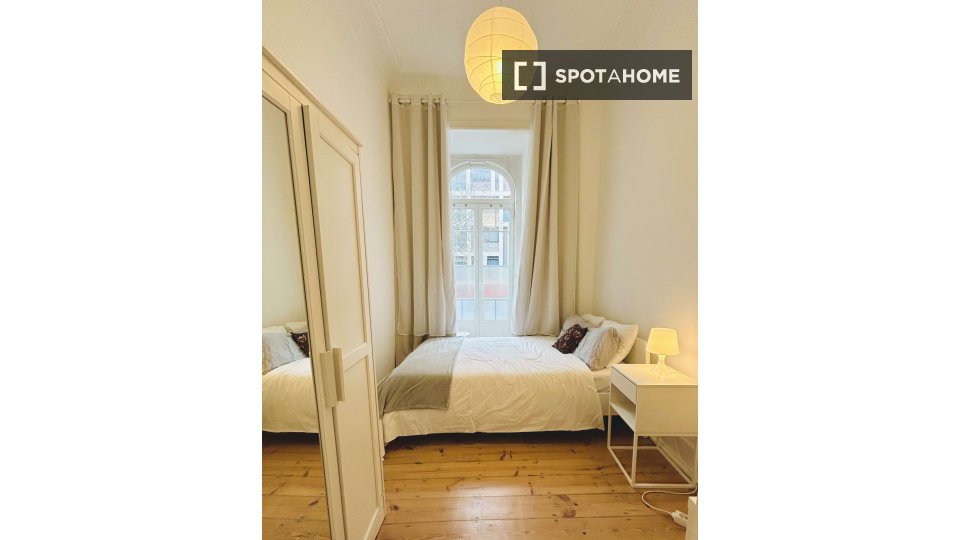 Double room Lisbon, 5 beds, 170m² — photo 6