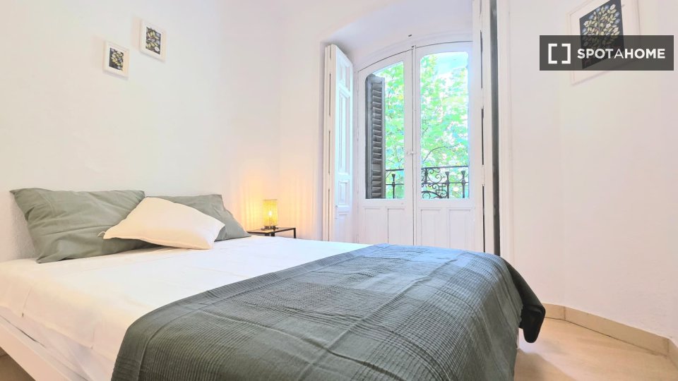 Habitación en piso compartido en madrid.