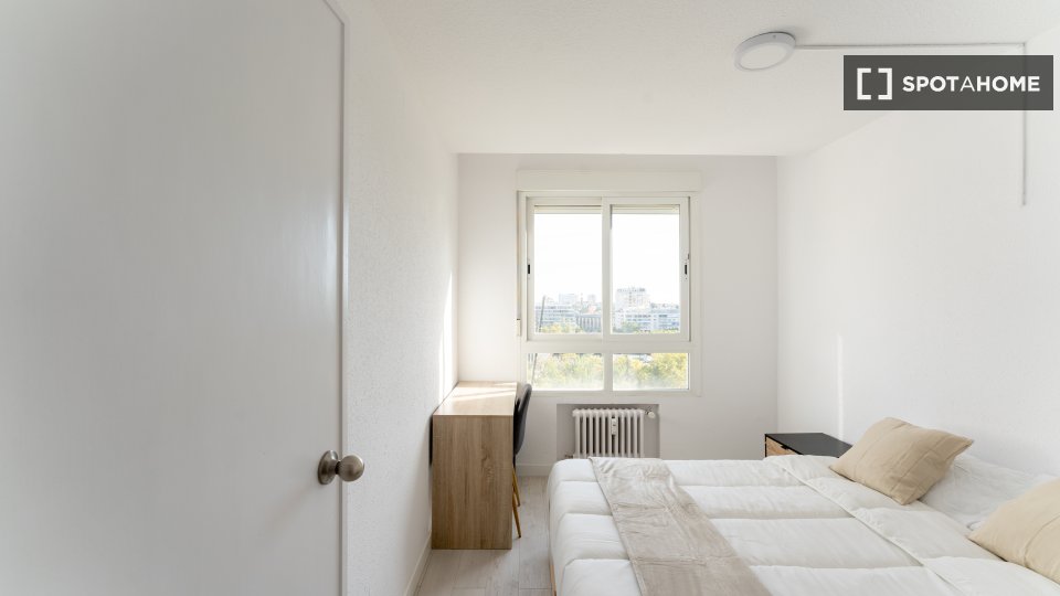 Double room Madrid, 6 beds — photo 16