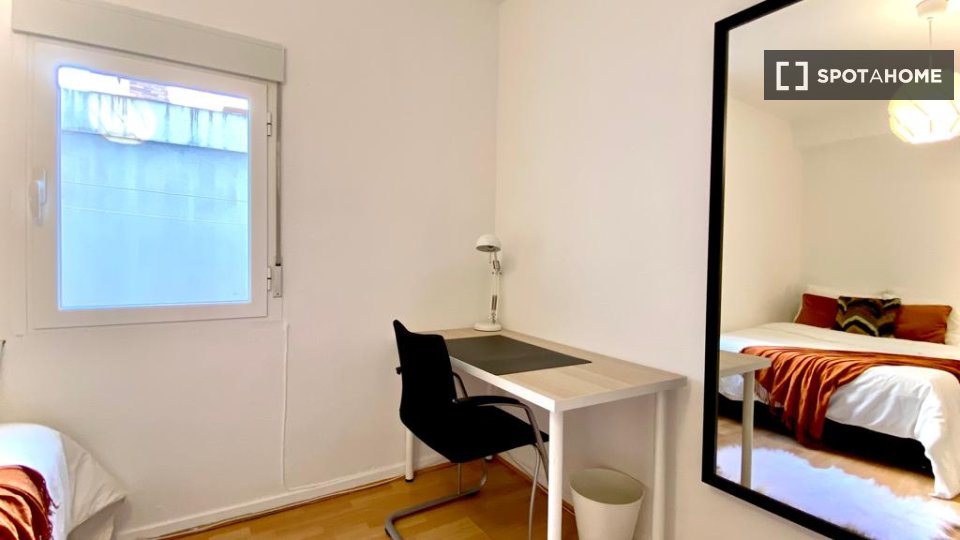 Double room Madrid, 5 beds — photo 31