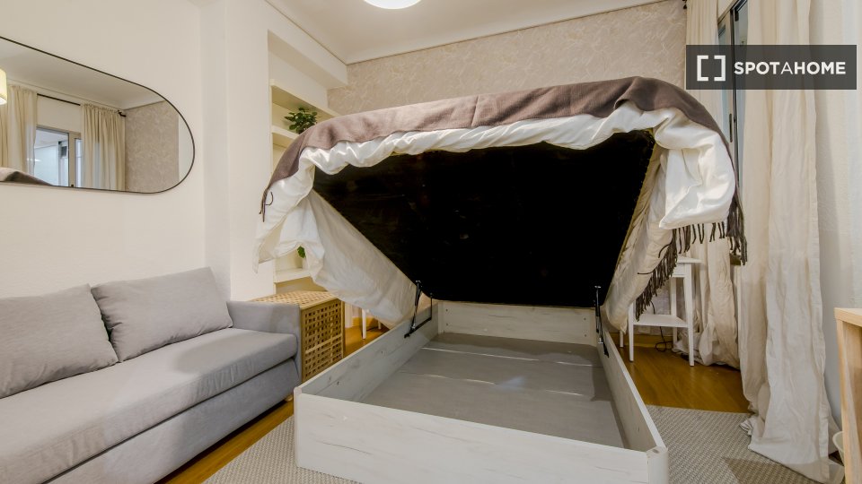 Double room Madrid, 5 beds, 120m² — photo 8