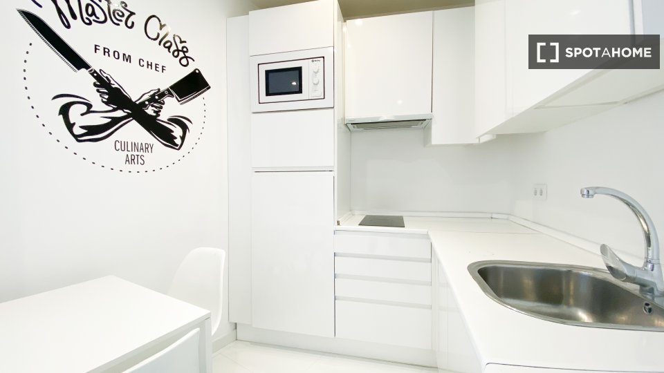Double room Madrid, 3 beds, 60m² — photo 4