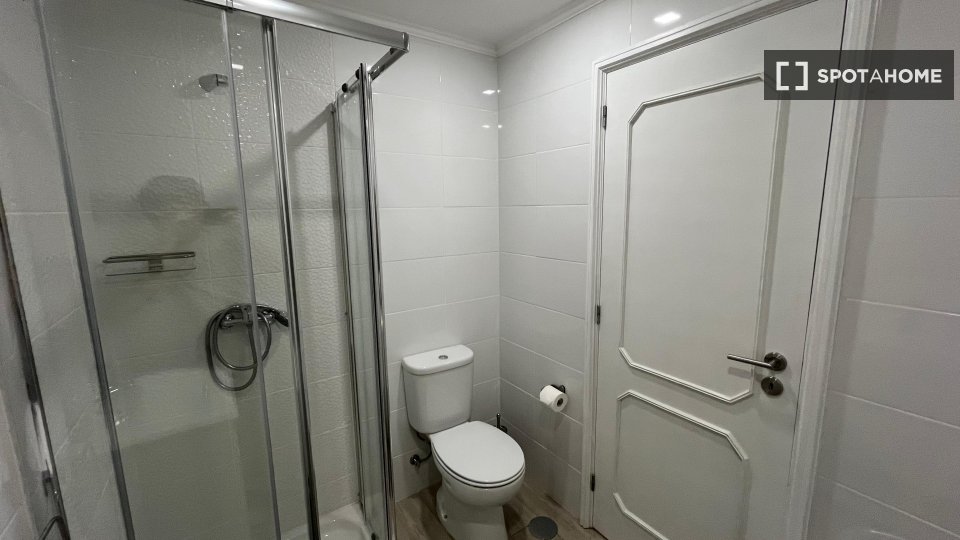 Double room Porto, 3 beds, 85m² — photo 9