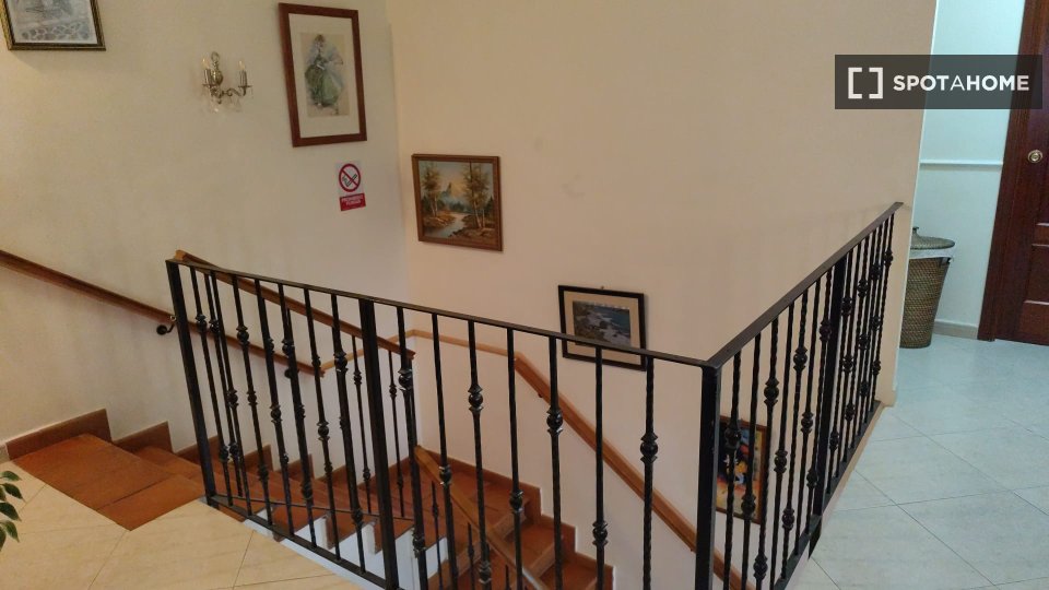 Double room Granada, 3 beds — photo 13