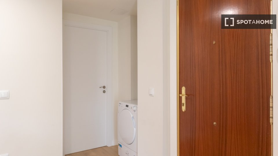 Double room Madrid, 6 beds, 200m² — photo 9
