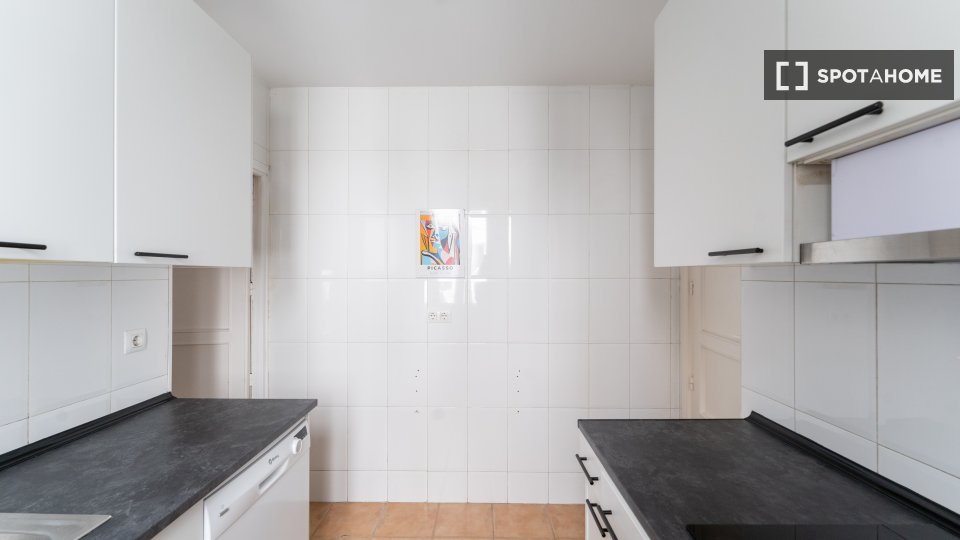 Double room Madrid, 5 beds — photo 27