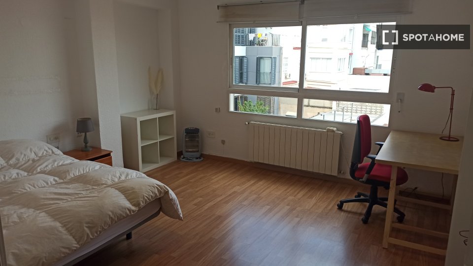 Double room Valencia, 4 beds, 90m² — photo 10