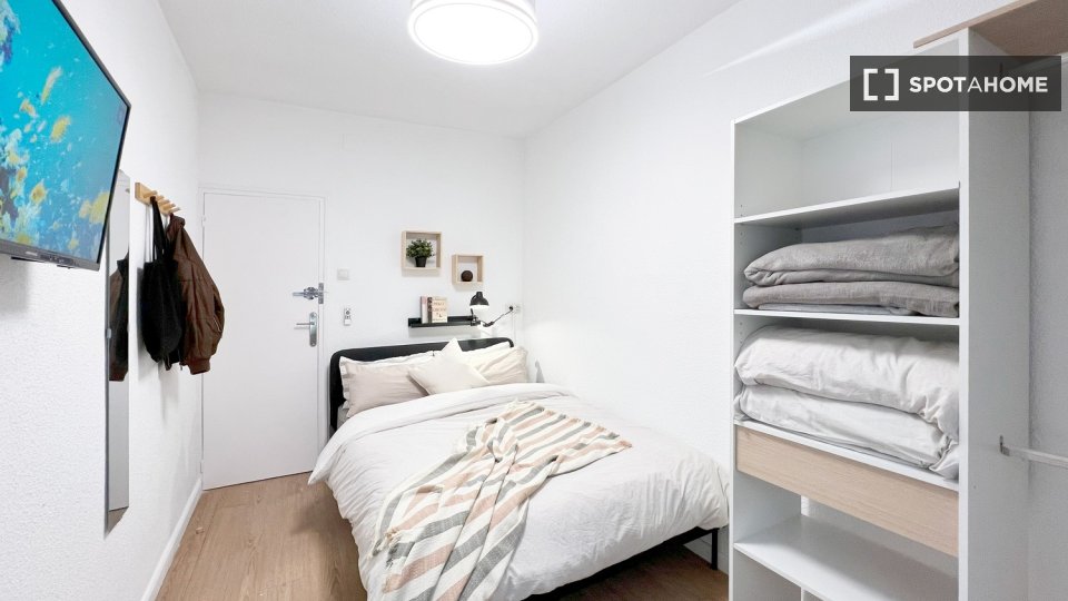 Double room Madrid, 5 beds — photo 11