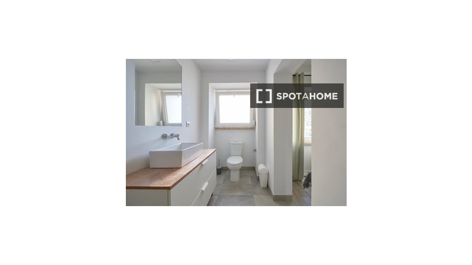 Double room Lisbon, 4 beds — photo 10