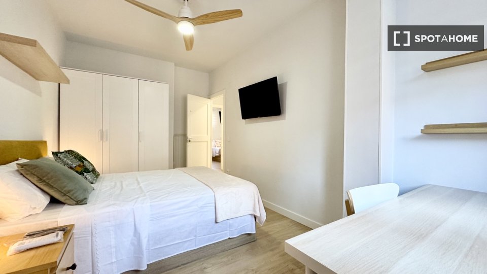 Double room Madrid, 8 beds, 164m² — photo 17