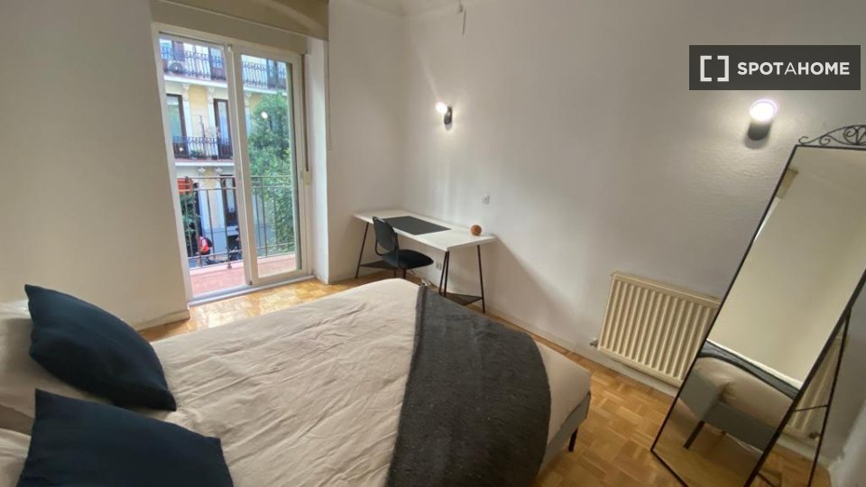 Double room Madrid, 5 beds — photo 5