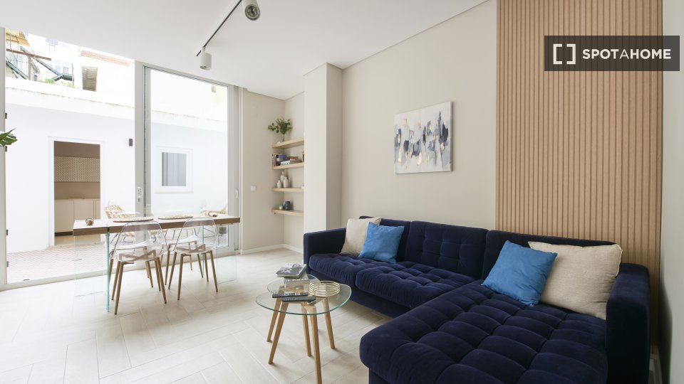 Apartment Lisbon, 1 bed — photo 17