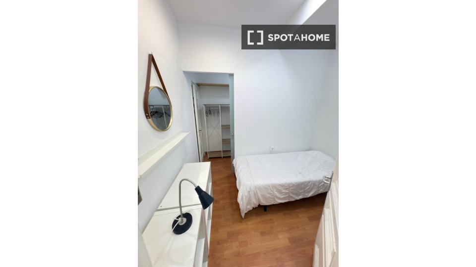 Double room Barcelona, 15 beds, 380m² — photo 11