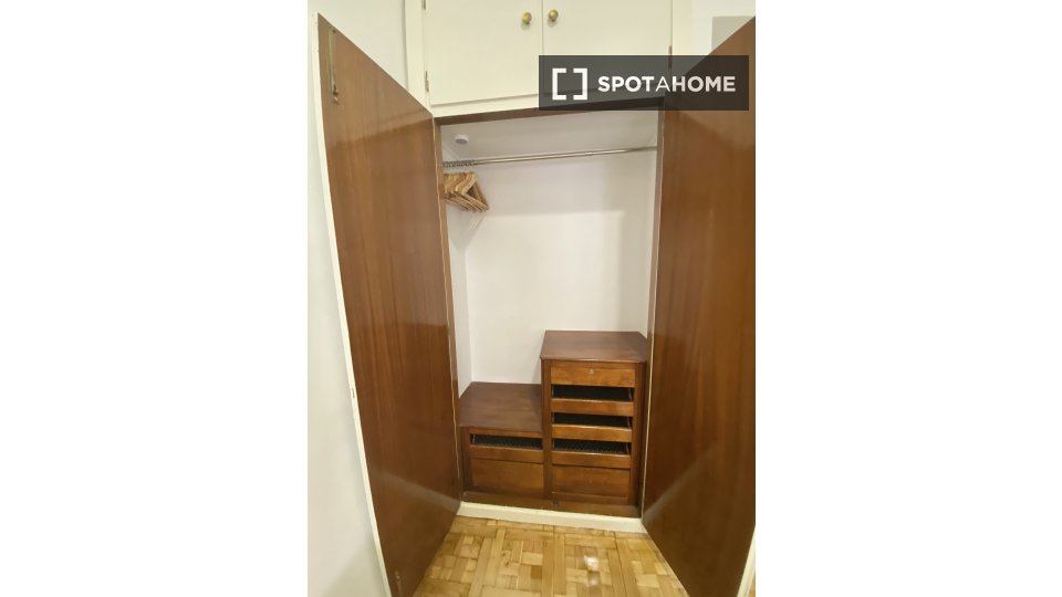 Double room Madrid, 4 beds, 100m² — photo 19