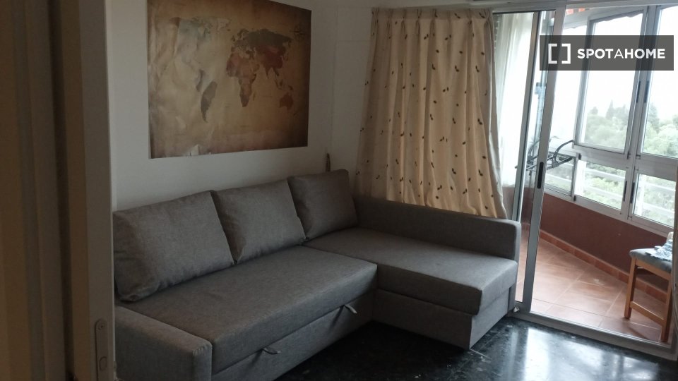 Double room Valencia, 5 beds, 110m² — photo 2