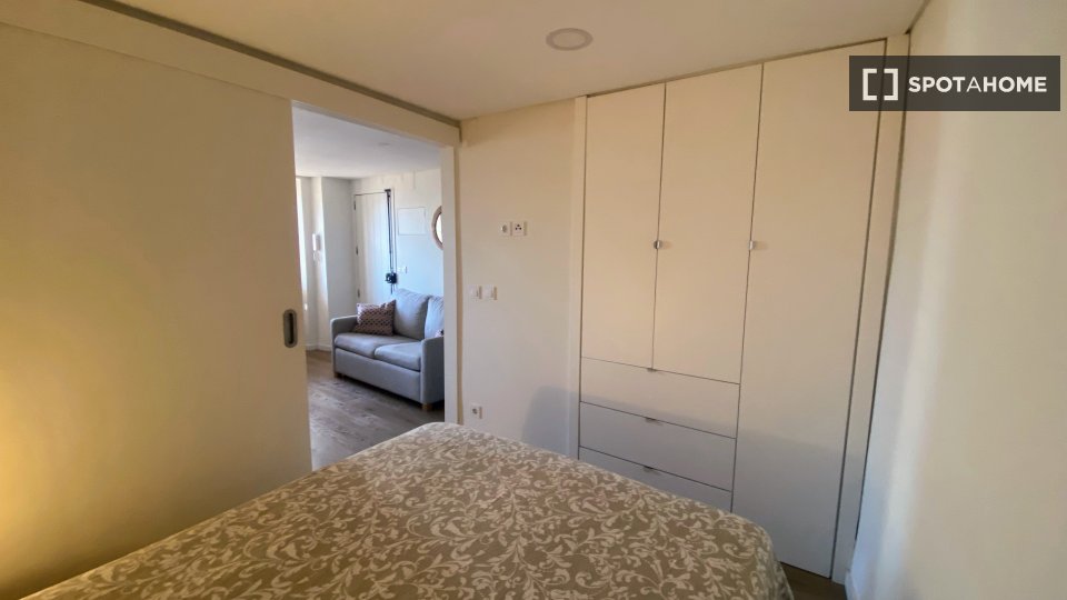 Apartment mono Lisbon, 35m² — photo 18