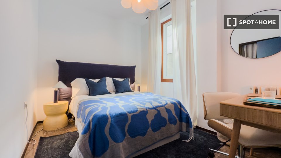 Double room Barcelona, 3 beds, 98m² — photo 1