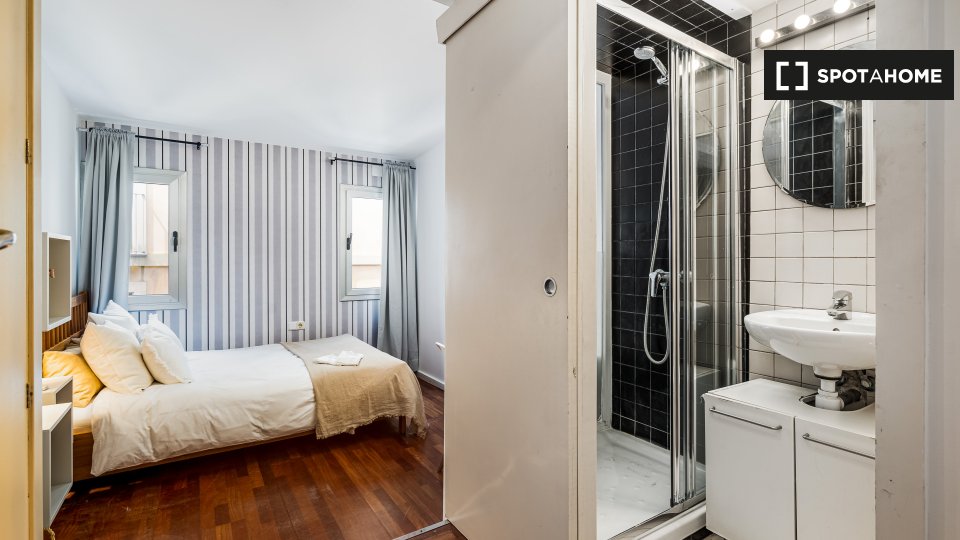 Double room Barcelona, 5 beds, 200m² — photo 7