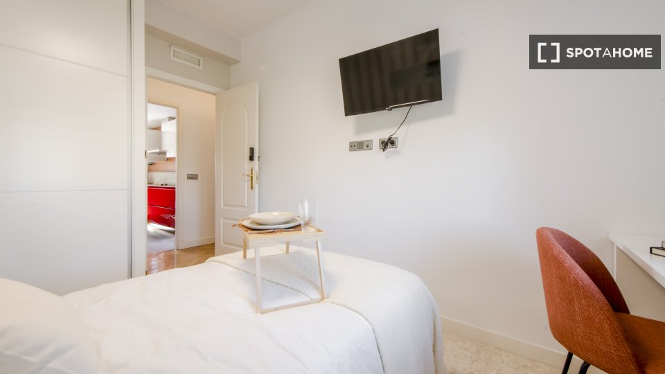 Double room Madrid, 7 beds — photo 12
