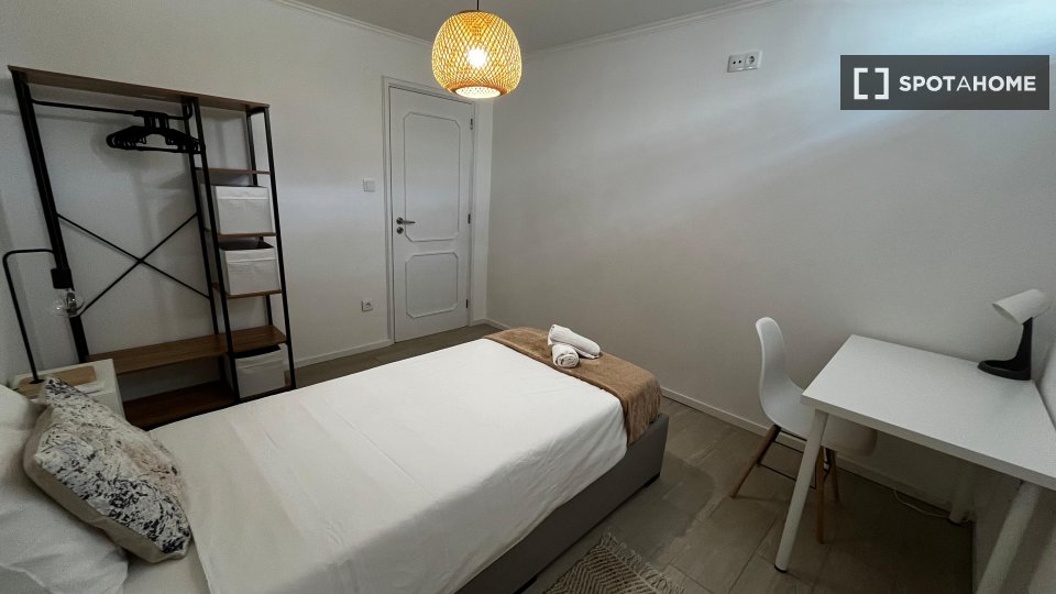 Double room Porto, 3 beds, 85m² — photo 16