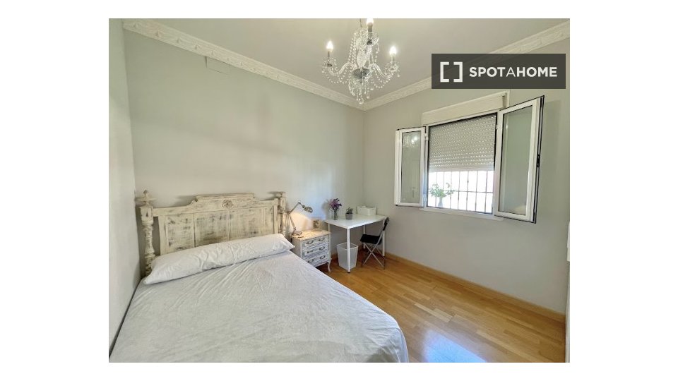 Double room Seville, 12 beds, 300m² — photo 1