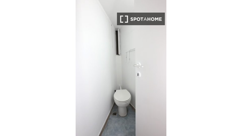 Double room Athens, 5 beds — photo 8