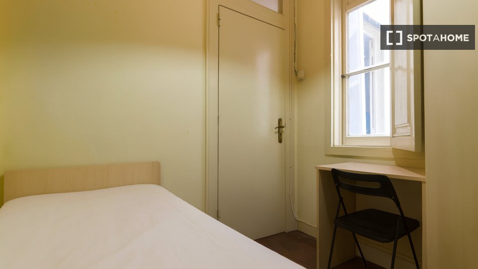 Double room Lisbon, 7 beds — photo 42
