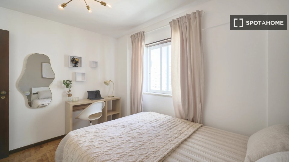 Double room Lisbon, 5 beds — photo 2