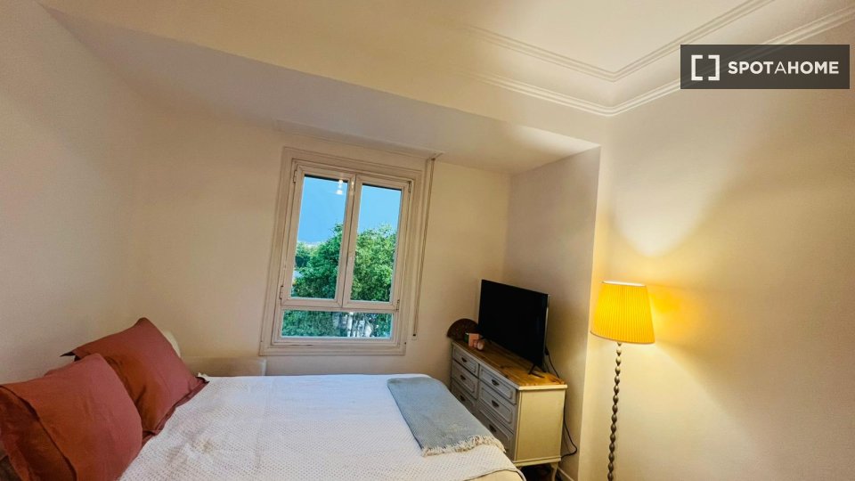 Double room Madrid, 4 beds, 200m² — photo 10