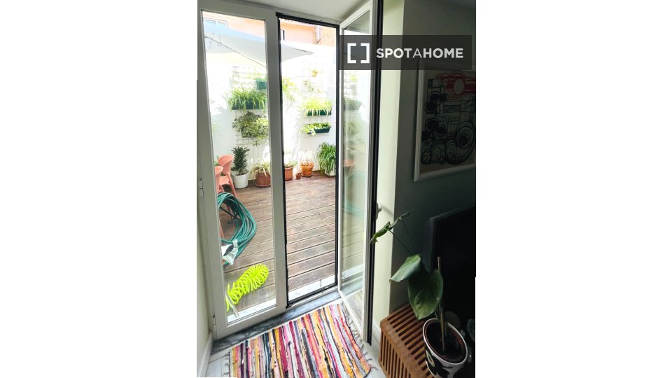 Apartment Lisbon, 2 beds, 72m² — photo 1