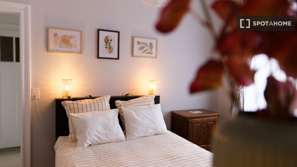 Double room Brussels, 2 beds — photo 8