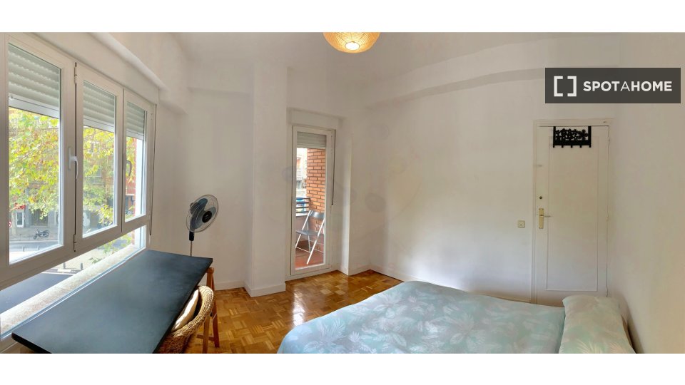 Double room Madrid, 3 beds, 105m² — photo 3