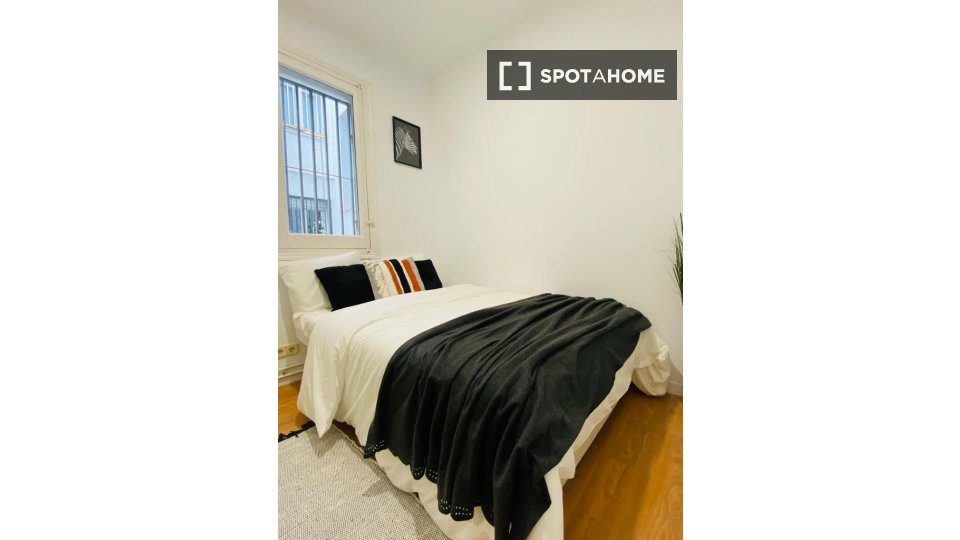 Double room Madrid, 5 beds — photo 48