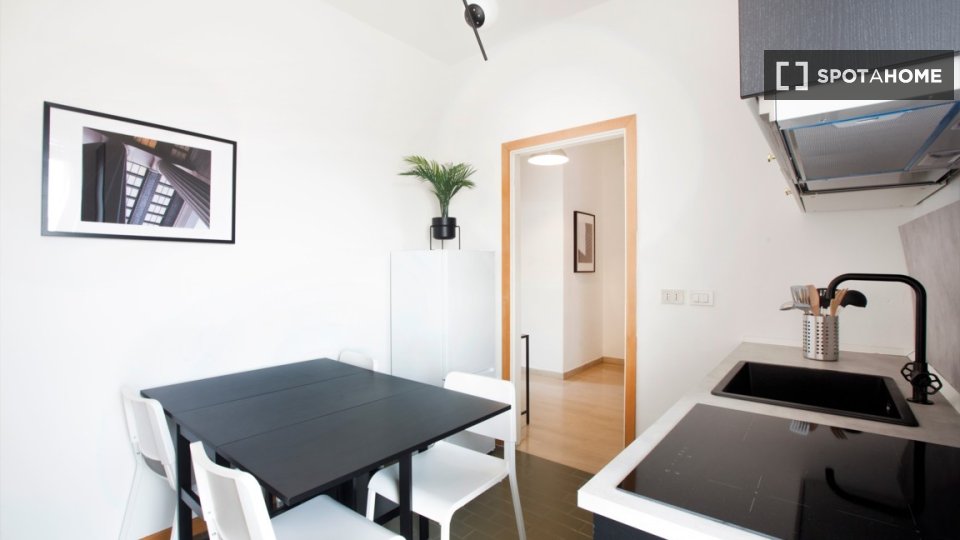 Double room Milan, 3 beds, 101m² — photo 2