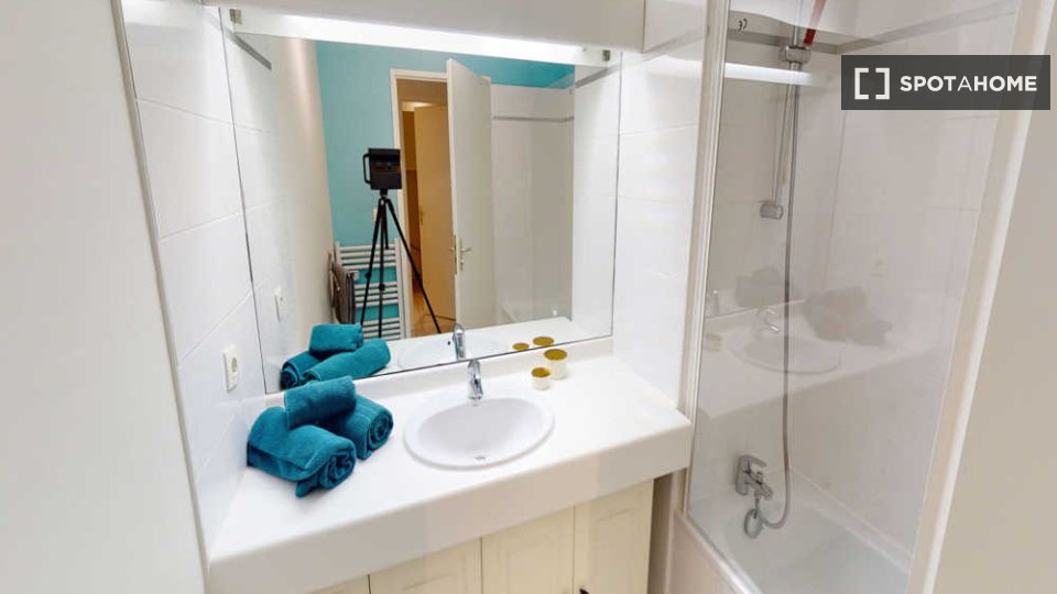 Double room Lyon, 3 beds, 70m² — photo 10