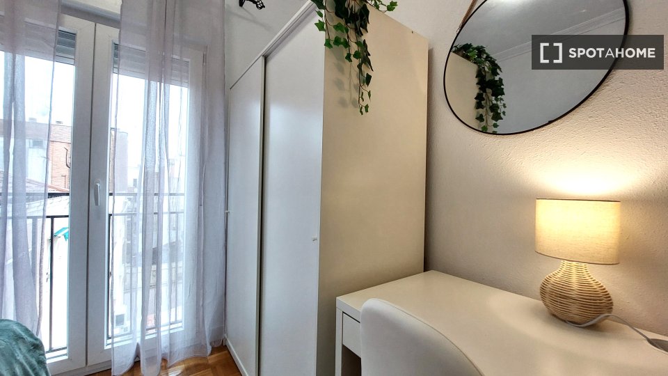 Double room Madrid, 4 beds, 61m² — photo 6