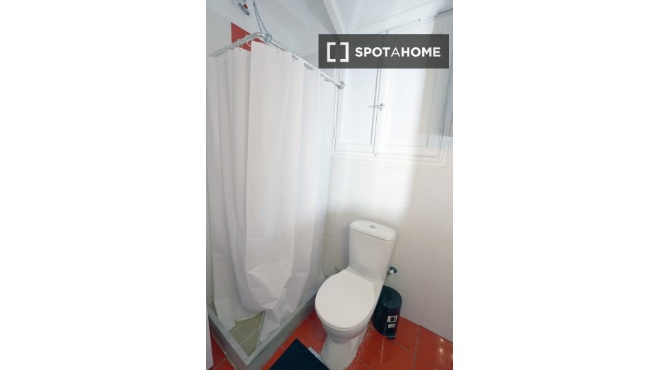Double room Athens, 4 beds — photo 16