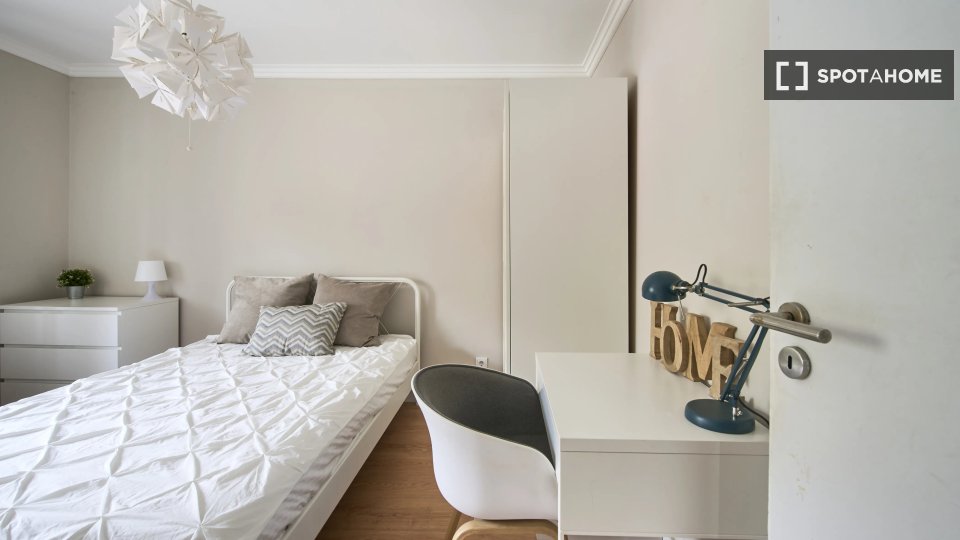 Double room Lisbon, 4 beds — photo 11