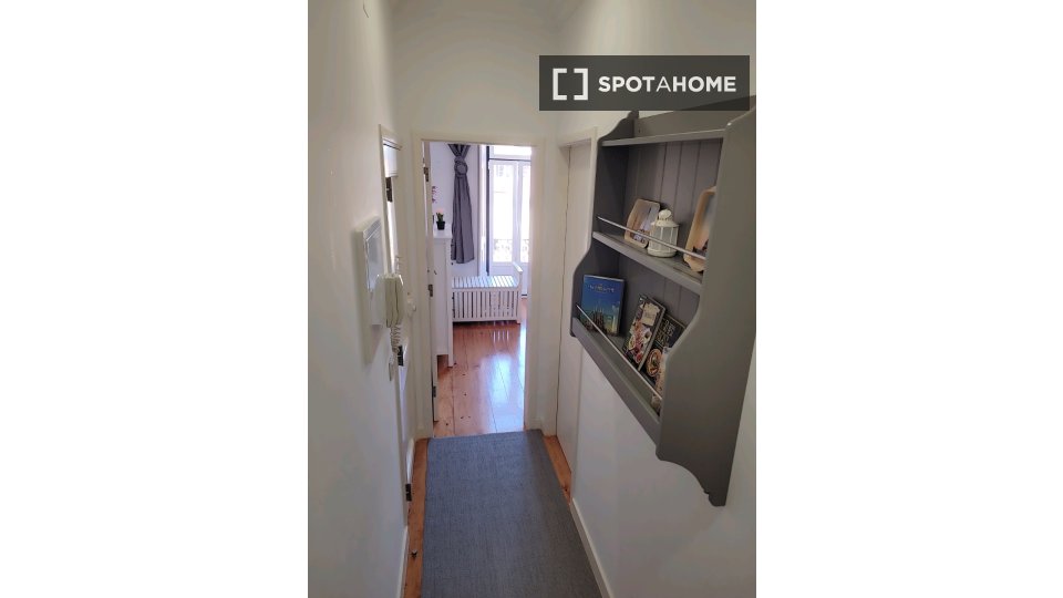 Apartment Lisbon, 2 beds, 80m² — photo 14
