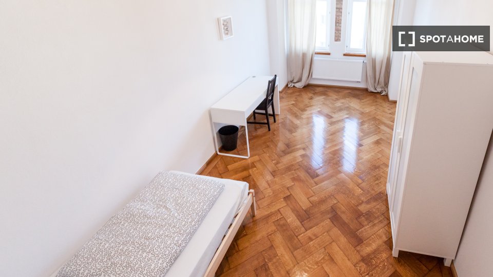 Double room Munich, 3 beds, 81m² — photo 10