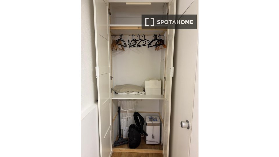 Double room Lisbon, 3 beds — photo 5
