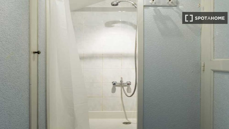 Double room Lyon, 9 beds, 200m² — photo 9