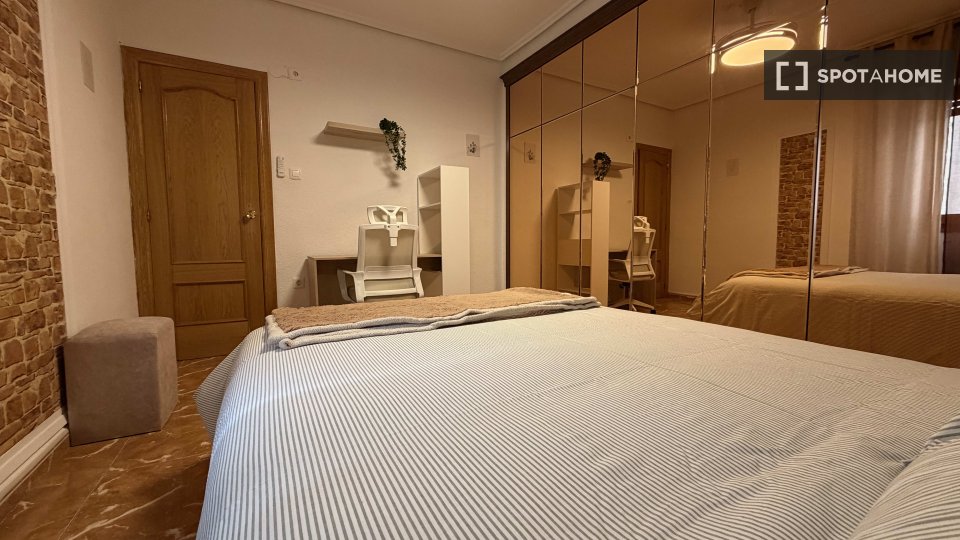 Double room Valencia, 5 beds — photo 14