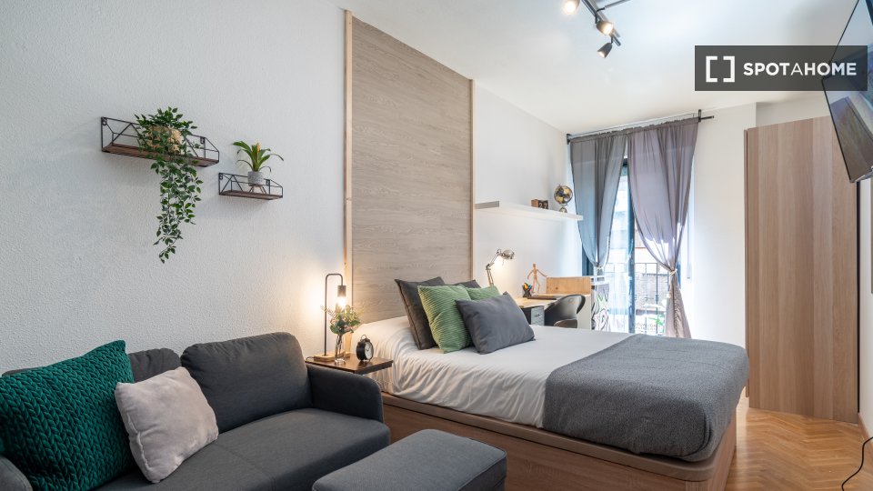 Double room Madrid, 7 beds, 160m² — photo 1