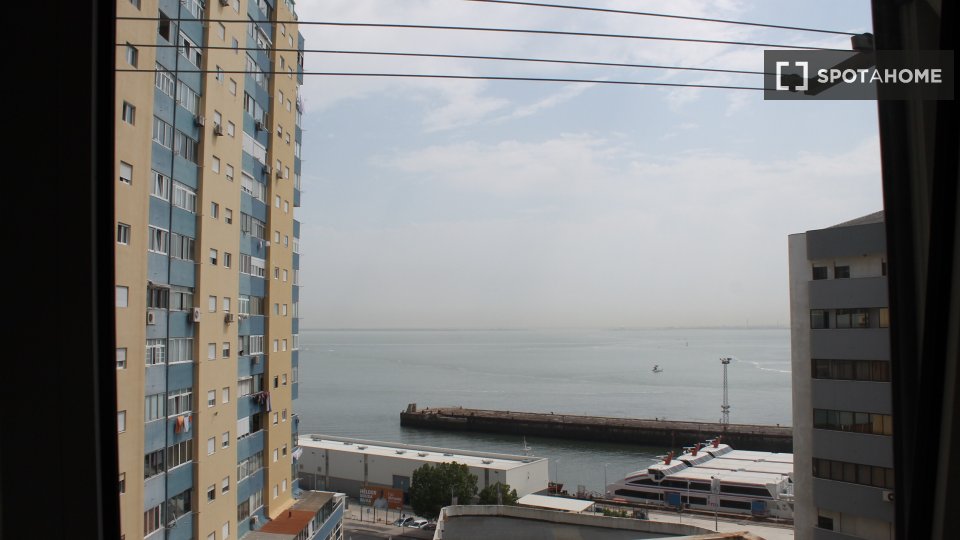 Apartment Lisbon, 2 beds, 106m² — photo 19
