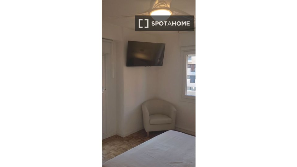 Double room Madrid, 6 beds, 150m² — photo 9
